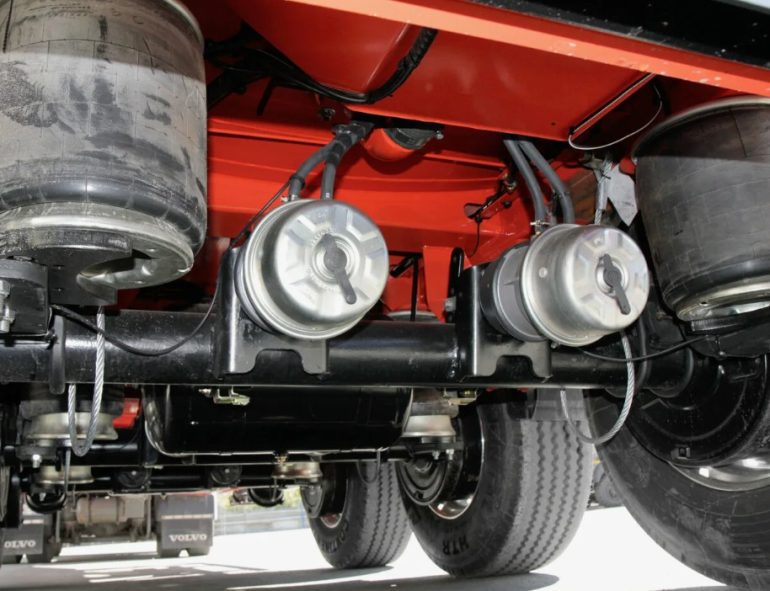 Безопасность на дороге: значение исправных компрессоров в тормозных системах грузовых авто