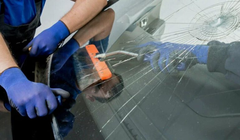Когда необходим ремонт лобового стекла вашего автомобиля?