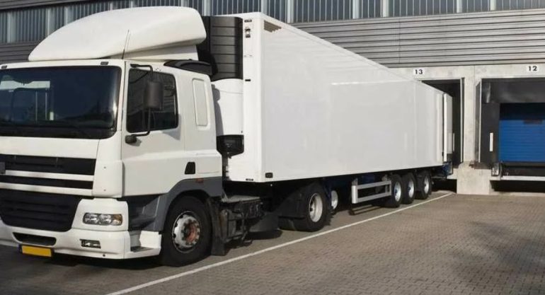 Транспортные перевозки рефрижераторами: надежная логистика для грузов с особыми требованиями