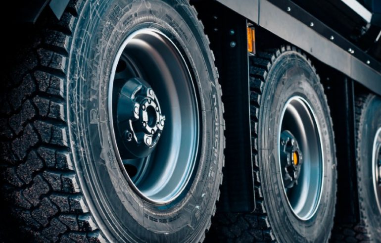 Как правильно подобрать шины для разных осей грузовика