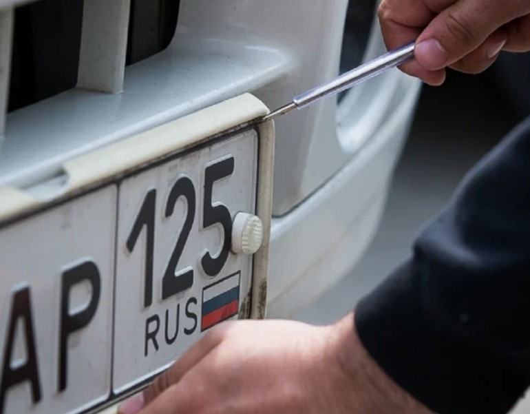 Когда необходимо менять регистрационные знаки на автомобиле