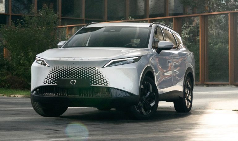 OMODA C7 для семьи: безопасность, комфорт, багажник и насколько удобно с детьми