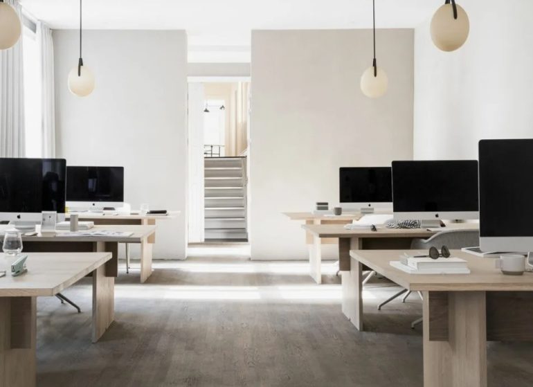 Минимализм в офисе: как выбрать мебель, чтобы всё было по делу