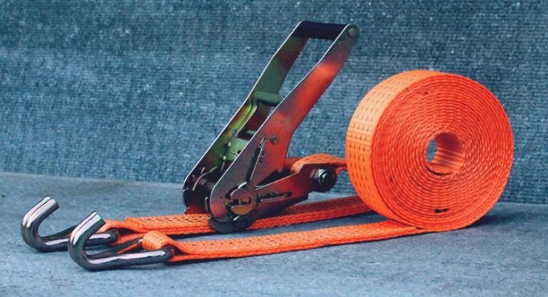 Запрещенный прием: Почему стяжной ремень — не замена грузовой стропе