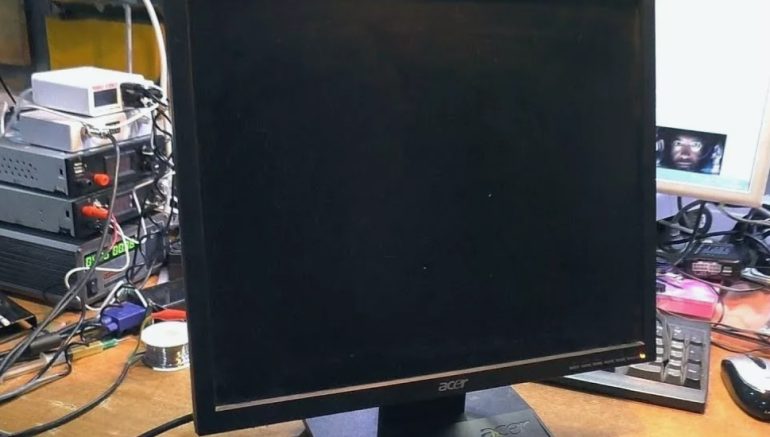 Почему монитор включается не с первого раза и почему это часто связано с питанием